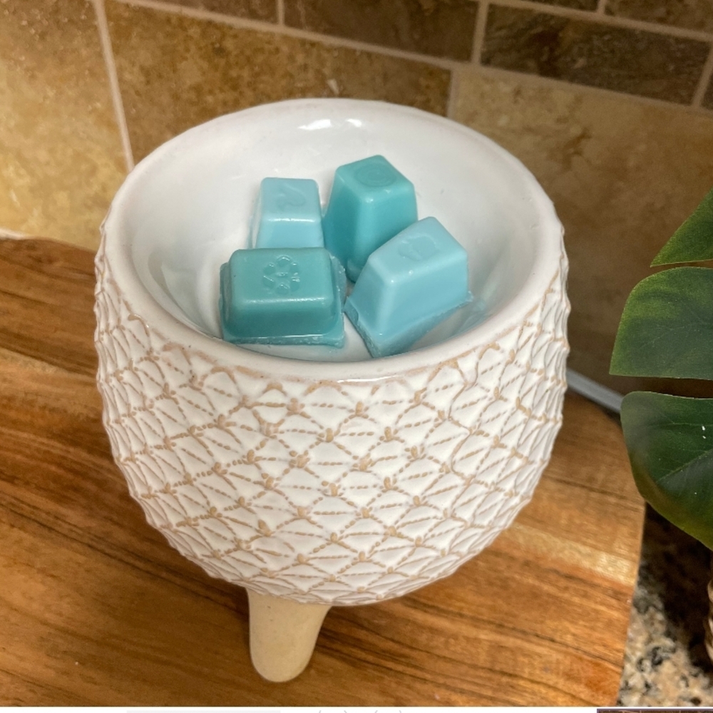 White Textured Wax Warmer with Blue Wax Cubes
